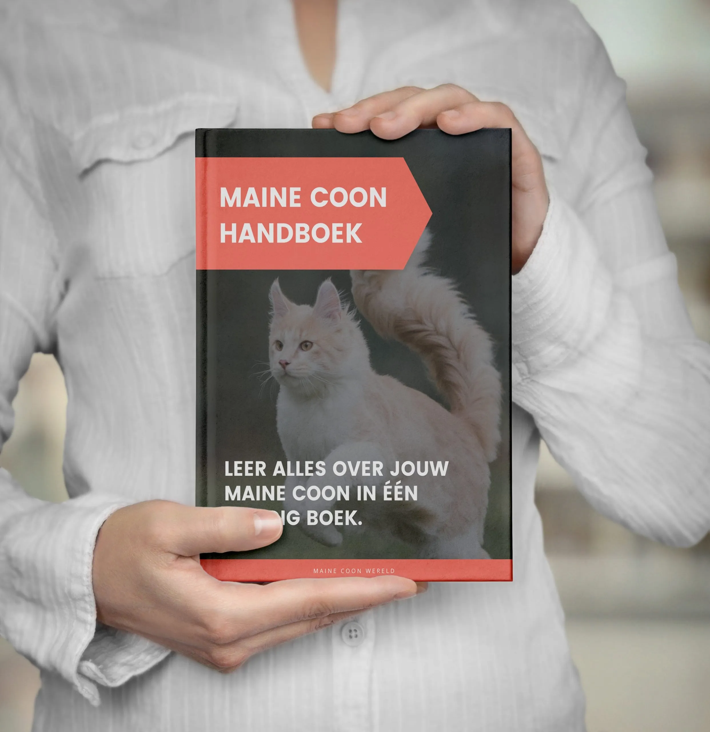 Maine Coon Handboek in handen